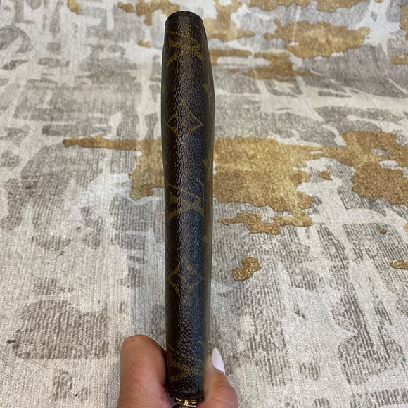 Louis Vuitton Monogram Zippy Wallet - Picture 6 of 11